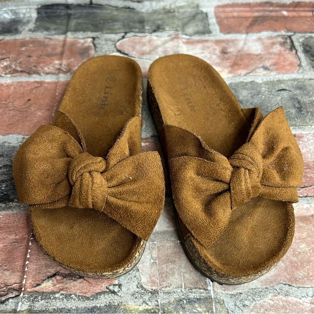 5 for $25🔥Link Tan Suede Slip On Sandals Girls Size 11